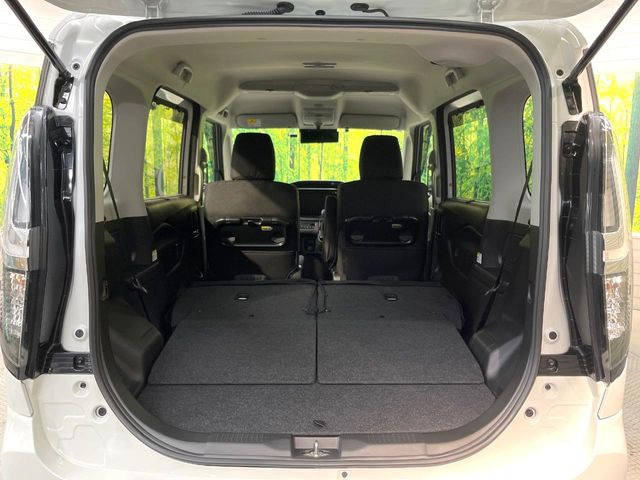 ���i�̂���������ʋ΁A���}���ɏ\���ȉ׎��X�y�[�X���m�ۂ��Ă���܂��B�Z�J���h�V�[�g��|���ƁA�傫�ȉו��̐ύڂ��\�ł���