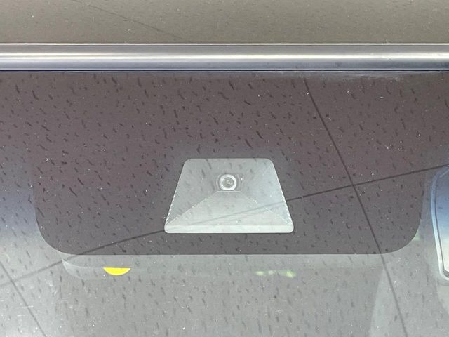 �y�z���_�Z���V���O�z���s���ɑO���̎ԗ�����F�����A�Փ˂������Ȏ��͌x��ƃu���[�L�ŏՓˉ���Ɣ�Q�y�����A�V�X�g�B�����S�Ƀh���C�u�����y���݂��������܂��B