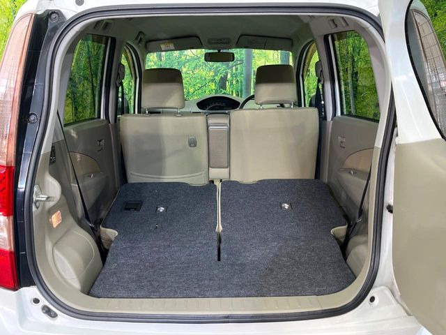 ���i�̂���������ʋ΁A���}���ɏ\���ȉ׎��X�y�[�X���m�ۂ��Ă���܂��B�Z�J���h�V�[�g��|���ƁA�傫�ȉו��̐ύڂ��\�ł���