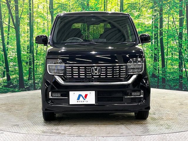 大好評を頂いておりますボディコートも好評受付中。高透明度のガラス皮膜で撥水はもちろん、上質なツヤ・光沢を実現。紫外線や酸性雨から大切な愛車を保護し、色あせ・劣化を防止。