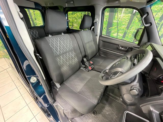 運転席シート廻りは使用感も少なく、良好な状態となっています。丁寧に使われていたことがよくわかりますね。