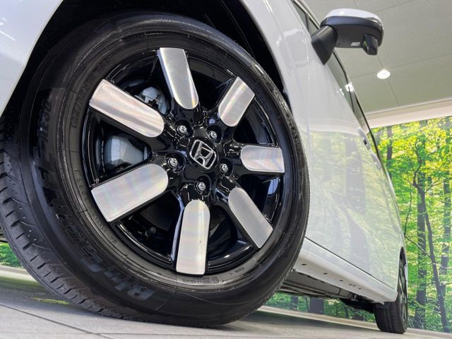 �y����15�C���`�A���~�z�C�[���z�O�ςɃ}�b�`���������A���~�z�C�[���𑕒����Ă���܂��B�e��ЊO�A���~�z�C�[����A�X�^�b�h���X�^�C�����戵�����Ă���܂��B���񂲑��k����������