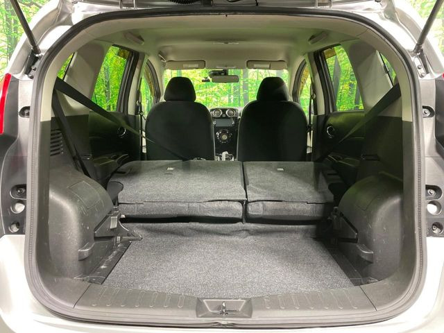 ���i�̂���������ʋ΁A���}���ɏ\���ȉ׎��X�y�[�X���m�ۂ��Ă���܂��B�Z�J���h�V�[�g��|���ƁA�傫�ȉו��̐ύڂ��\�ł���