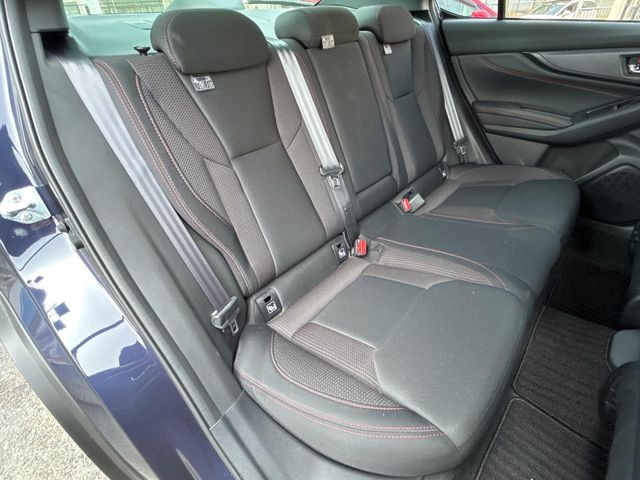 後部座席も気になるようなキズ・汚れやへたり等、大きなダメージはなく、良好な状態です。