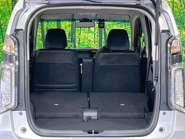 ���i�̂���������ʋ΁A���}���ɏ\���ȉ׎��X�y�[�X���m�ۂ��Ă���܂��B�Z�J���h�V�[�g��|���ƁA�傫�ȉו��̐ύڂ��\�ł���