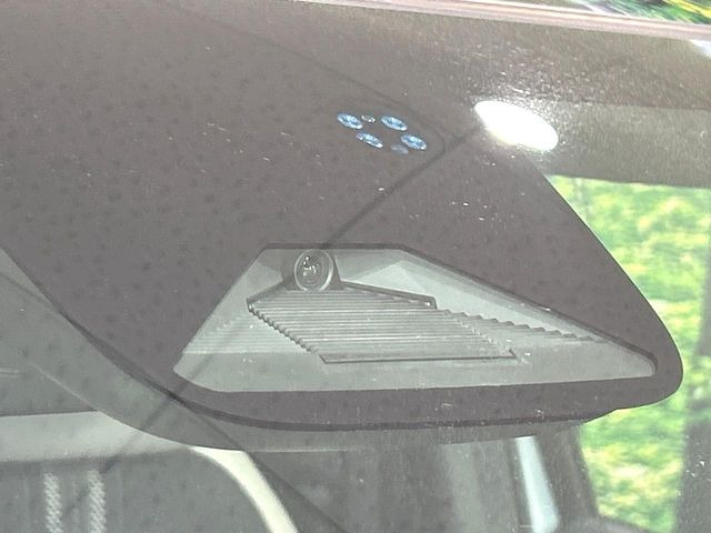 �y�z���_�Z���V���O�z���s���ɑO���̎ԗ�����F�����A�Փ˂������Ȏ��͌x��ƃu���[�L�ŏՓˉ���Ɣ�Q�y�����A�V�X�g�B�����S�Ƀh���C�u�����y���݂��������܂��B