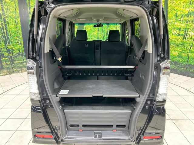 ���i�̂���������ʋ΁A���}���ɏ\���ȉ׎��X�y�[�X���m�ۂ��Ă���܂��B�Z�J���h�V�[�g��|���ƁA�傫�ȉו��̐ύڂ��\�ł���