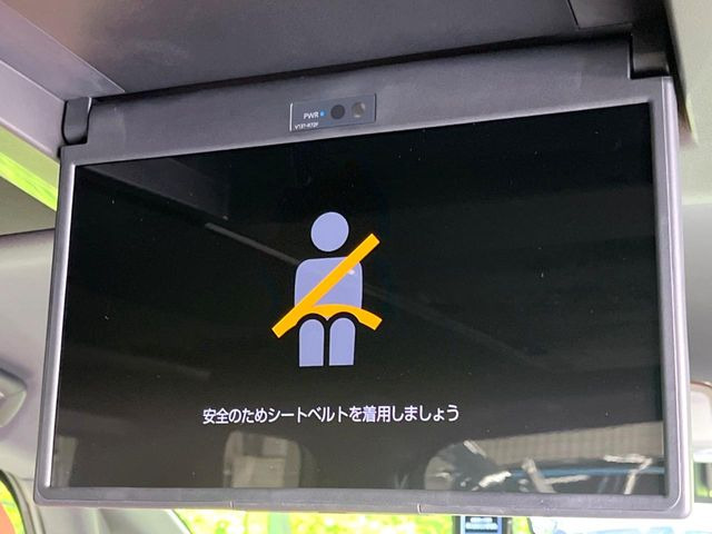 【フリップダウンモニター】大画面モニターで後席でもエンタメをお楽しみいただけます。小さなお子様にも大人気の装備です♪