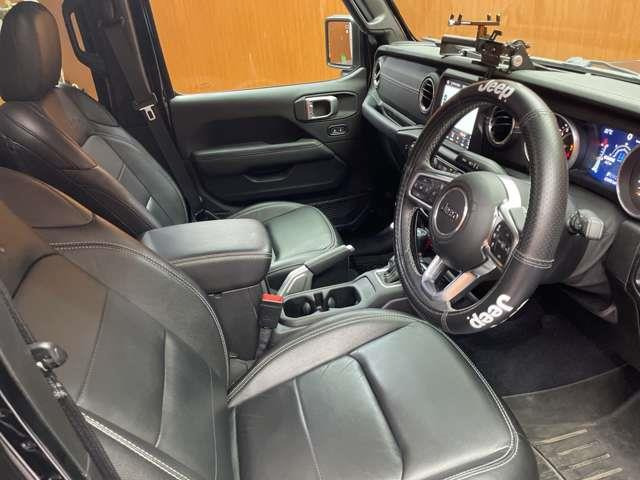 ラングラーアンリミテッド サハラ 4WD