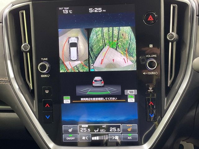 �y�}���`�e���C�����j�^�[�z�Ԃ̃t�����g��T�C�h�̃J�����摜�𓯎��Ƀ��j�^�[�\�����邱�ƂŁA���H�⋷�����𑖍s���ł����͂̏󋵊m�F���ł����S!�{�iSUV�ɂ��ꂵ�������ł���