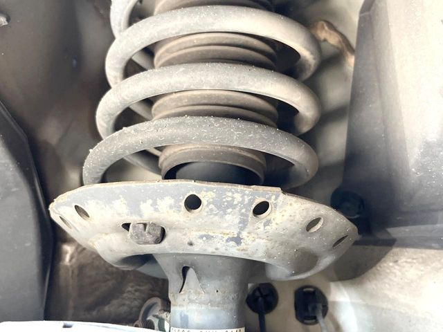 ��D�]�𒸂��Ă���܂��{�f�B�̒e�X�v���b�V���R�[�g���D�]��t���B�ʏ�̃K���X�R�[�g�ƈقȂ�A�ϋv�N��6�N�̖��@���K���X�R�[�e�B���O���A�{�f�B���L���C�ȏ�Ԃɕۂ��Ă���܂��B