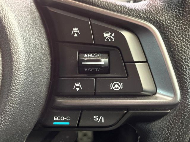 【全車速追従機能付クルーズコントロール】高速道路での長距離走行が楽に!!自動で速度を保つクルーズコントロールが、衝突軽減システムと連携し、前方の車両を感知して車間を保つように速度調節してくれます!!