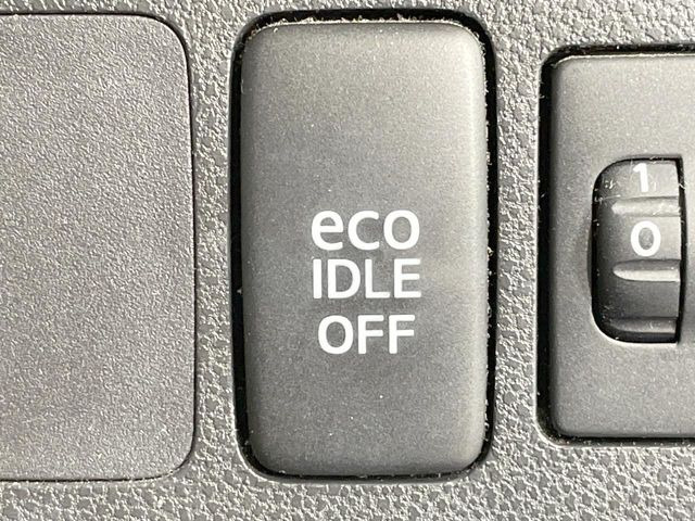 【アイドリングストップ】赤信号や渋滞で停車した際にエンジンを停止し、無駄な燃料の消費を抑えます。燃費向上や環境保護につなげる機能♪エンジンはブレーキを離せば再始動します。