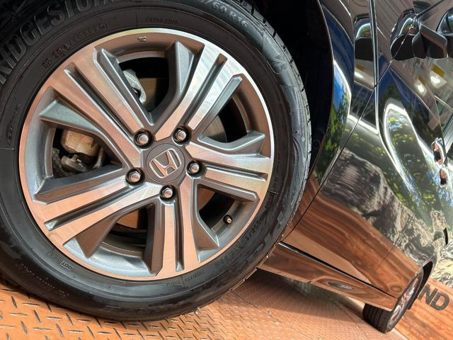 �y����16�C���`�A���~�z�C�[���z�O�ςɃ}�b�`���������A���~�z�C�[���𑕒����Ă���܂��B�e��ЊO�A���~�z�C�[����A�X�^�b�h���X�^�C�����戵�����Ă���܂��B���񂲑��k����������