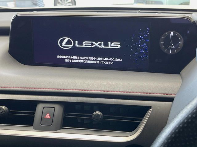 【10.3インチワイドナビ】高級感とインパクトのある大型ワイドナビを装備。各種オーディオ操作はもちろん、横長ワイド画面でのマップ2分割表示など、利便性も高いナビです♪