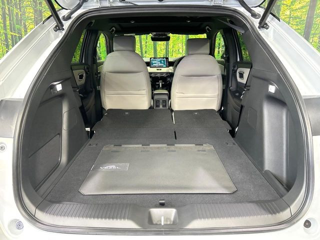 ���i�̂���������ʋ΁A���}���ɏ\���ȉ׎��X�y�[�X���m�ۂ��Ă���܂��B�Z�J���h�V�[�g��|���ƁA�傫�ȉו��̐ύڂ��\�ł���