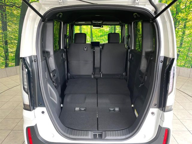 ���i�̂���������ʋ΁A���}���ɏ\���ȉ׎��X�y�[�X���m�ۂ��Ă���܂��B�Z�J���h�V�[�g��|���ƁA�傫�ȉו��̐ύڂ��\�ł���