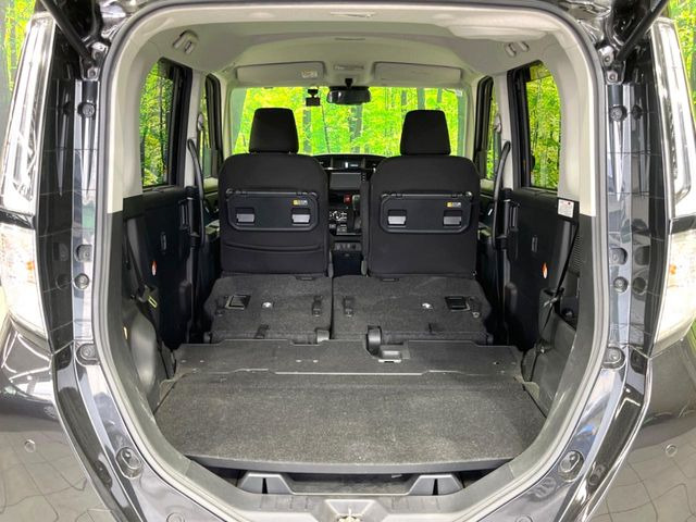 ���i�̂���������ʋ΁A���}���ɏ\���ȉ׎��X�y�[�X���m�ۂ��Ă���܂��B�Z�J���h�V�[�g��|���ƁA�傫�ȉו��̐ύڂ��\�ł���