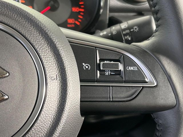 �y�N���[�Y�R���g���[���z�������H�����N���N���s�B�A�N�Z���𗣂��Ă���葬�x�ő��s���ł��A�������^�]���̕��S���y��!�����E�������ȒP�ȃX�C�b�`����Œ����ł��܂��B