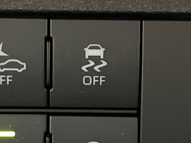 �y������h�~���u�z�ԗ��̉���������m����ƁA�����I�Ɏԗ��̐i�s������ۂ悤�Ɏԗ��𐧌䂵�܂��B�J�̓��ȂǊ���₷���H�ʏ󋵂ł����S�ȉ^�]���\�ł��B