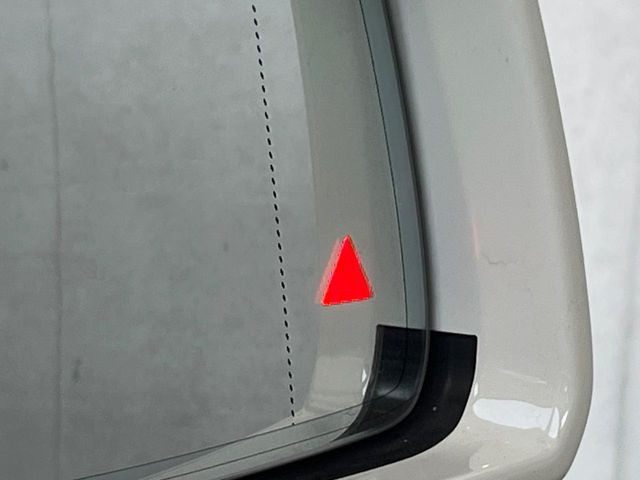 ���u���C���h�A�V�X�g�Z���T�[:���p����̎Ԃ����m���A�h���C�o�[���Ԑ��ύX���s���ۂɁA�x�����Ƌ��ɒ��ӂ𑣂��Ă������S�x���@�\�ł�!