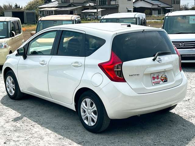 ���X�ł͌y�����Ԃ��畁�ʎԂ܂ŕ��L���I�[�����[�J�[�̎Ԏ�E�F�E�O���[�h��L�x�ɑ����Ă���܂��B