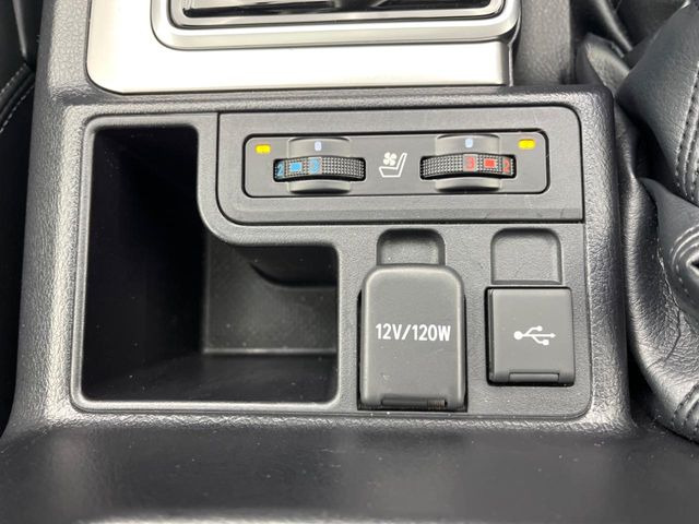 【シートベンチレーション】夏場は涼しい風でお尻や背中の熱やムレを防ぎ、冬はエアコンよりも早く温まってポカポカに!季節を問わず快適に過ごせます。