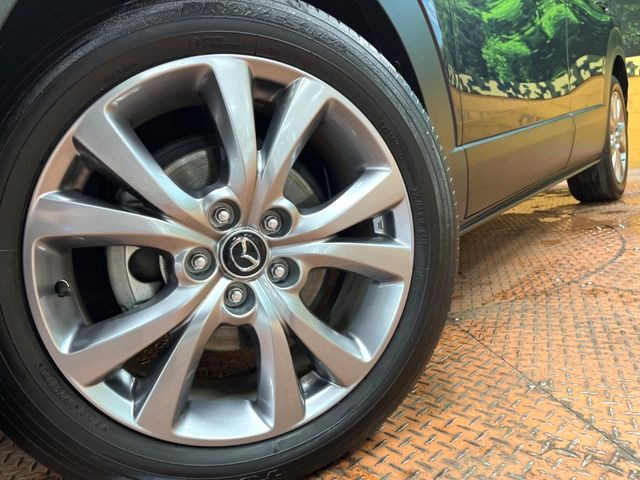 �y����18�C���`�A���~�z�C�[���z�O�ςɃ}�b�`���������A���~�z�C�[���𑕒����Ă���܂��B�e��ЊO�A���~�z�C�[����A�X�^�b�h���X�^�C�����戵�����Ă���܂��B���񂲑��k����������