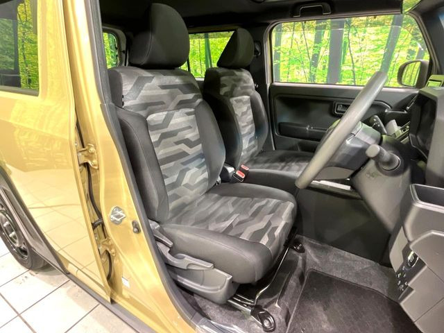 運転席シート廻りは使用感も少なく、良好な状態となっています。丁寧に使われていたことがよくわかりますね。