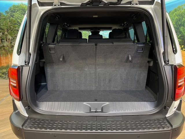 ���i�̂���������ʋ΁A���}���ɏ\���ȉ׎��X�y�[�X���m�ۂ��Ă���܂��B�Z�J���h�V�[�g��|���ƁA�傫�ȉו��̐ύڂ��\�ł���