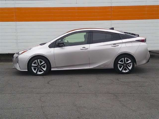 プリウス1.8 S セーフティ プラス ツートーン