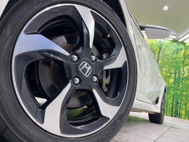 �y����15�C���`�A���~�z�C�[���z�O�ςɃ}�b�`���������A���~�z�C�[���𑕒����Ă���܂��B�e��ЊO�A���~�z�C�[����A�X�^�b�h���X�^�C�����戵�����Ă���܂��B���񂲑��k����������