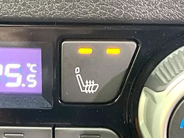 【シートヒーター】寒い日に重宝するシートヒーター!エアコンより早く温まってくれるので寒がりの人も安心ですね♪エアコンの温風は乾燥するから苦手、という方にもをおすすめです。