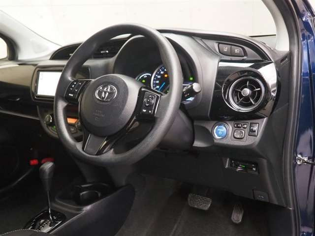 ヴィッツ1.5 ハイブリッド F セーフティ エディションII