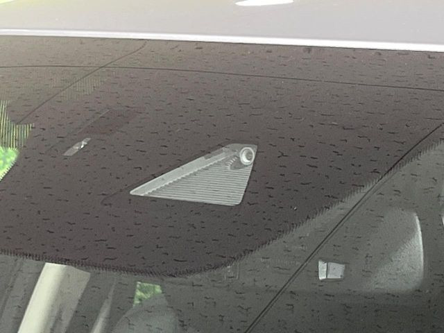 �y�X�}�[�g�u���[�L�T�|�[�g�z���s���ɑO���̎ԗ�����F�����A�Փ˂������Ȏ��͌x��ƃu���[�L�ŏՓˉ���Ɣ�Q�y�����A�V�X�g�B�����S�Ƀh���C�u�����y���݂��������܂��B