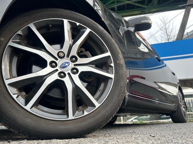 �y����17�C���`�A���~�z�C�[���z�O�ςɃ}�b�`���������A���~�z�C�[���𑕒����Ă���܂��B�e��ЊO�A���~�z�C�[����A�X�^�b�h���X�^�C�����戵�����Ă���܂��B���񂲑��k����������