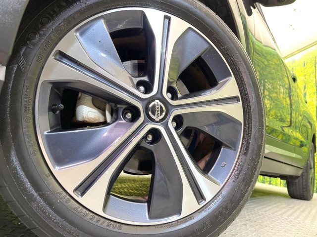 【純正17インチアルミホイール】外観にマッチした純正アルミホイールを装着しております。各種社外アルミホイールや、スタッドレスタイヤも取扱いしております。是非ご相談ください♪
