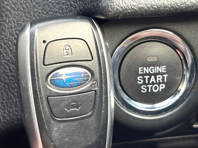 【アクセスキー&プッシュスタート】カバンやポケットに入れたままでもドアの施錠・解錠が可能なスマートキーを装備。エンジンのオン・オフ時もカギを取り出す必要が無く、ボタンをプッシュするだけでOK♪