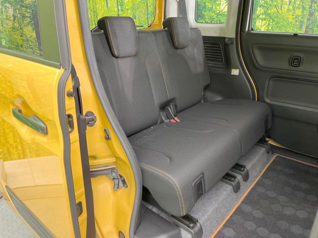 後部座席も気になるようなキズ・汚れやへたり等、大きなダメージはなく、良好な状態です。