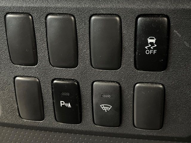 �y������h�~���u�z�ԗ��̉���������m����ƁA�����I�Ɏԗ��̐i�s������ۂ悤�Ɏԗ��𐧌䂵�܂��B�J�̓��ȂǊ���₷���H�ʏ󋵂ł����S�ȉ^�]���\�ł��B