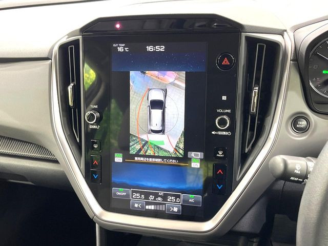 �y�f�W�^���}���`�r���[���j�^�[�z�Ԃ̃t�����g��T�C�h�̃J�����摜�𓯎��Ƀ��j�^�[�\�����邱�ƂŁA���H�⋷�����𑖍s���ł����͂̏󋵊m�F���ł����S!�{�iSUV�ɂ��ꂵ�������ł���