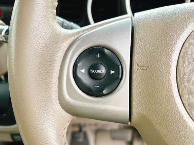 �y�X�e�A�����O�X�C�b�`�z�n���h���̃{�^���ŊȒP�Ƀi�r�̉��ʂ�`�����l������\�ł���