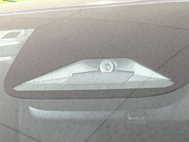 �y�z���_�Z���V���O�z���s���ɑO���̎ԗ�����F�����A�Փ˂������Ȏ��͌x��ƃu���[�L�ŏՓˉ���Ɣ�Q�y�����A�V�X�g�B�����S�Ƀh���C�u�����y���݂��������܂��B