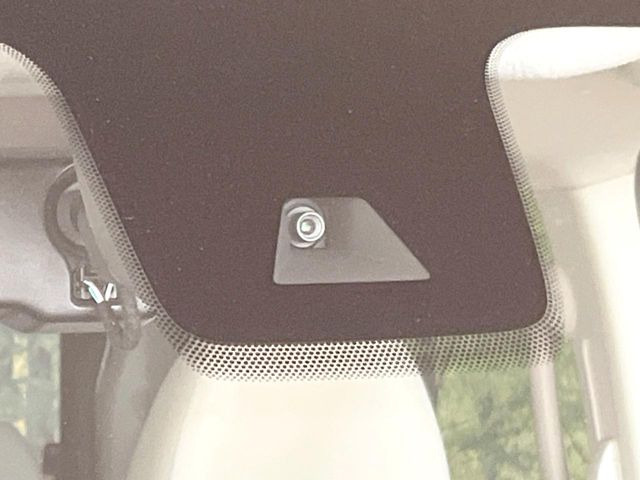 �y�C���e���W�F���g�G�}�[�W�F���V�[�u���[�L�z�t�����g�J�����őO���̎ԗ�����s�҂����m�B�Փ˂������Ȏ��͏Փ˔�Q�y���u���[�L���쓮�A�Փˉ�����T�|�[�g�B�����S�Ƀh���C�u�����y���݂��������܂��B