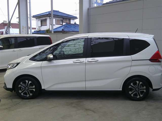 フリード1.5 e:HEV クロスター