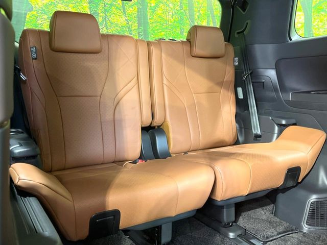 3列目シートはもちろん状態良好☆大人でもゆったりと座って頂けますので、大人数でのお出かけもラクラクです♪ご家族で、気の知れた仲間で、ドライブに行くのが楽しみですね♪