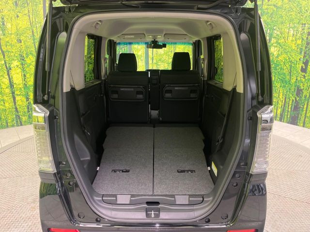 ���i�̂���������ʋ΁A���}���ɏ\���ȉ׎��X�y�[�X���m�ۂ��Ă���܂��B�Z�J���h�V�[�g��|���ƁA�傫�ȉו��̐ύڂ��\�ł���