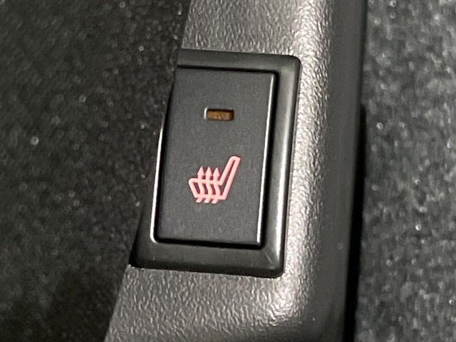 【シートヒーター】寒い日に重宝するシートヒーター!エアコンより早く温まってくれるので寒がりの人も安心ですね♪エアコンの温風は乾燥するから苦手、という方にもをおすすめです。