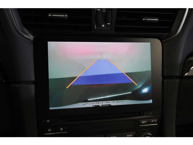 ご納車前の整備、ご納車後の定期メンテナンス、車検、修理等、弊社の自社工場にてメンテナンス可能です。ご希望であればディーラー入庫も行わせて頂きます。