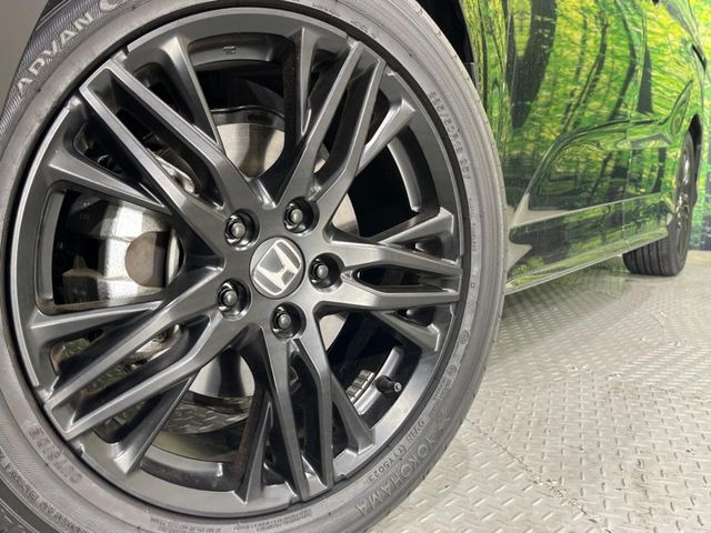 �y����18�C���`�A���~�z�C�[���z�O�ςɃ}�b�`���������A���~�z�C�[���𑕒����Ă���܂��B�e��ЊO�A���~�z�C�[����A�X�^�b�h���X�^�C�����戵�����Ă���܂��B���񂲑��k����������